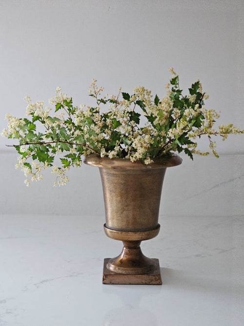 Vase urne en métal doré bronze vieilli