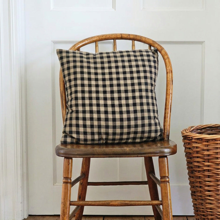 Coussin à carreaux noir et fauve