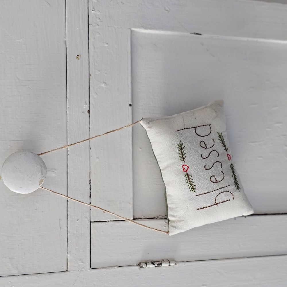 Coussin décoratif brodé – Décorations saisonnières et festives