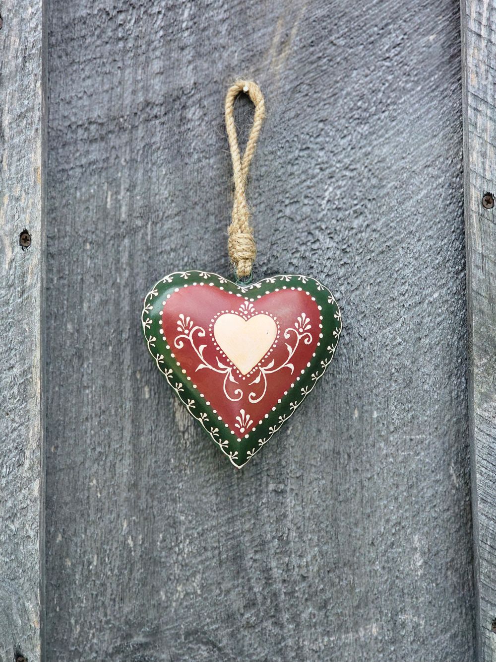Herz-Ornament im Volkskunststil