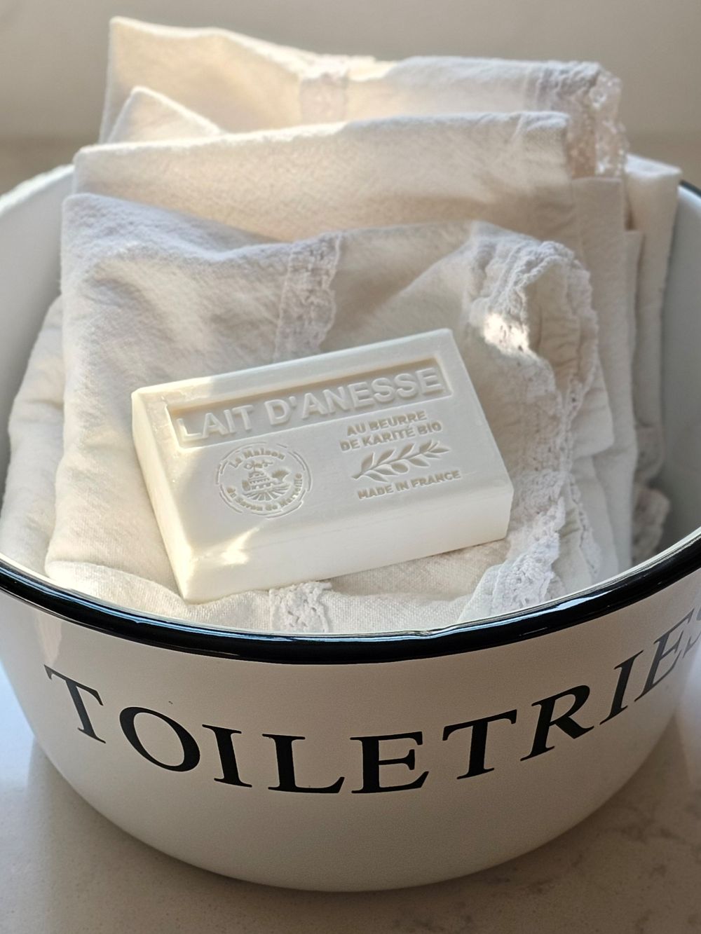 Weiße Emaille-Toilettenartikel-Schale