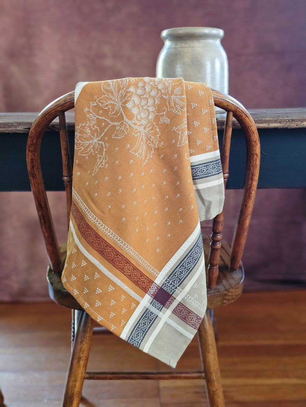 Gewebte Jacquard-Servietten im französischen Landhausstil