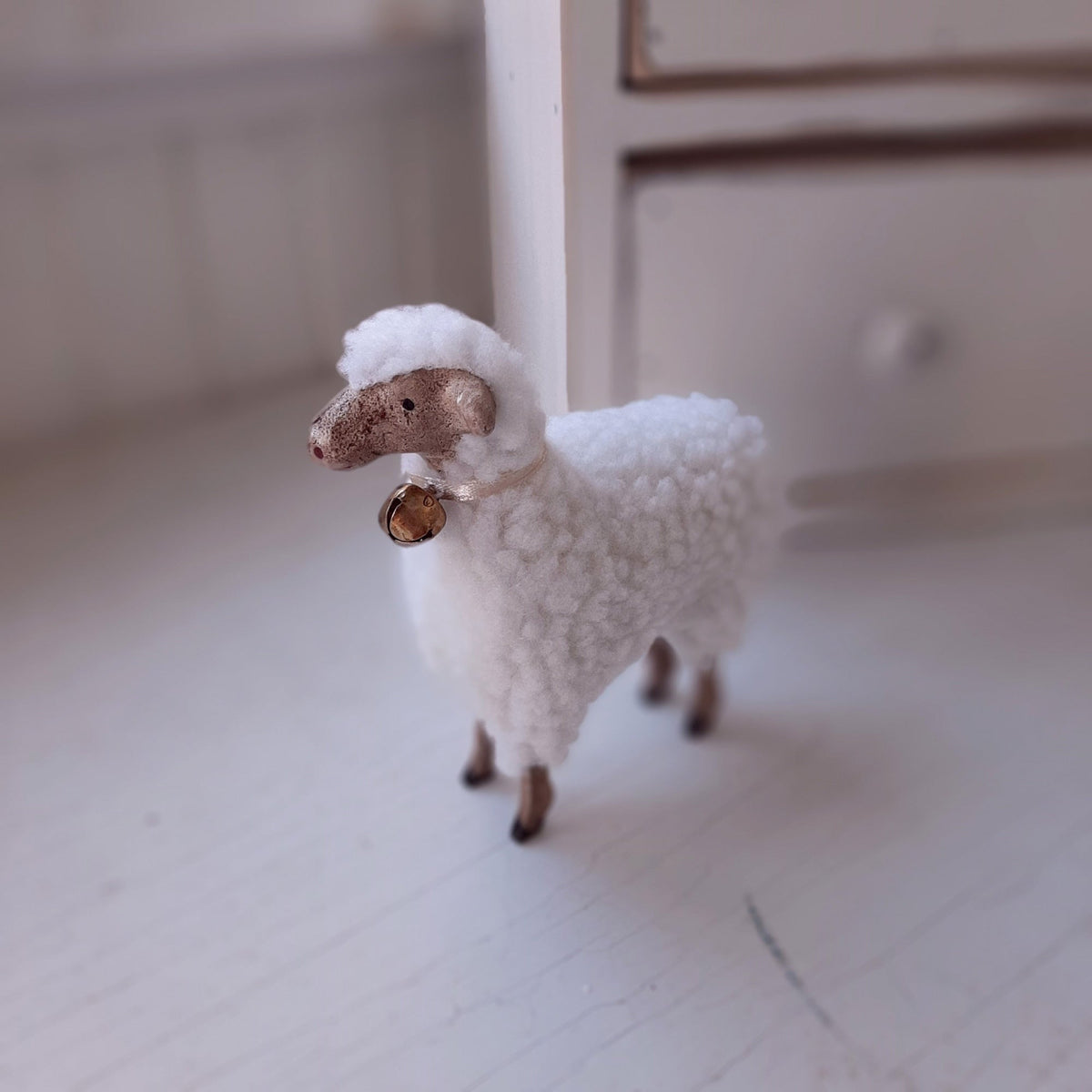 Weiße deutsche Schaf-Figur