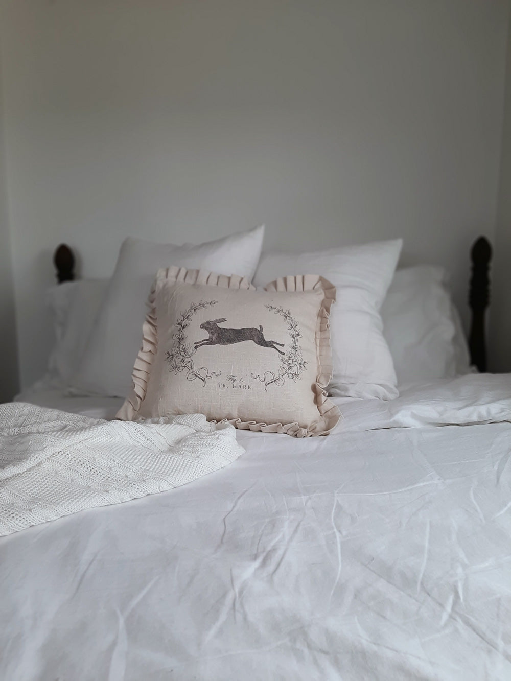 Coussin lièvre style lin à volants