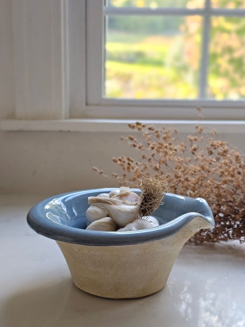 Bol à verser rustique à glaçure bleue