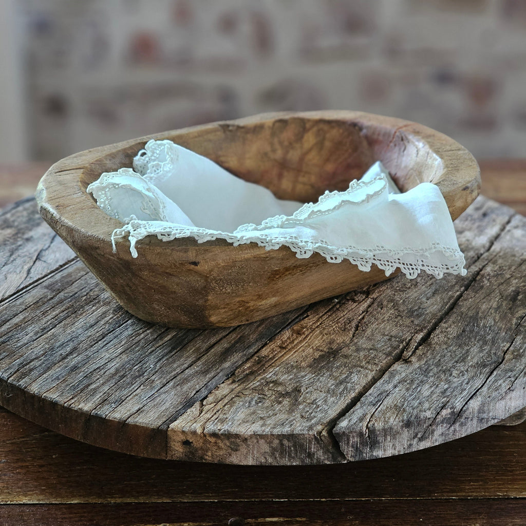 Kleine primitive Teigschale aus Holz