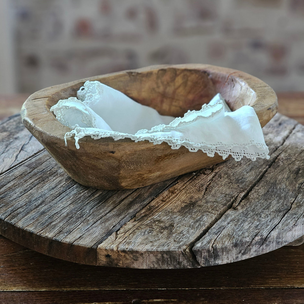 Kleine primitive Teigschale aus Holz