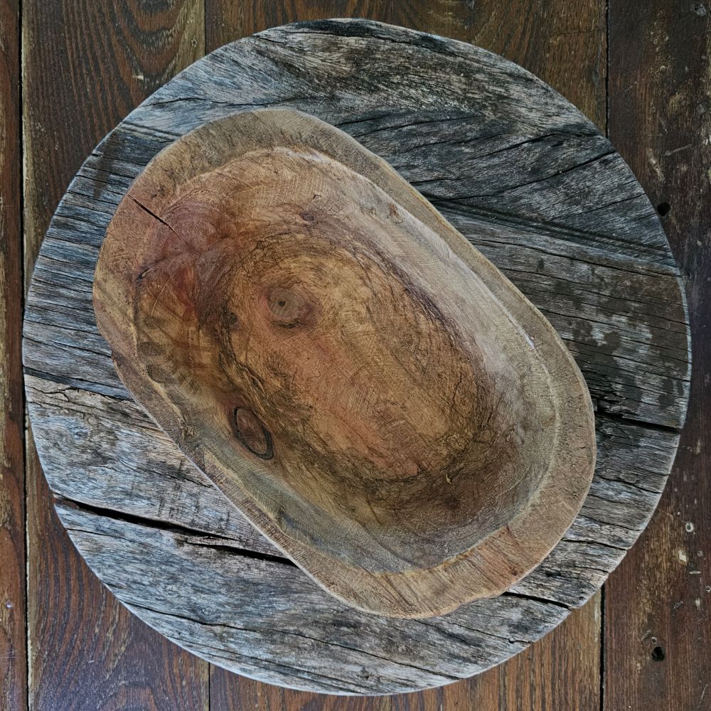 Kleine primitive Teigschale aus Holz