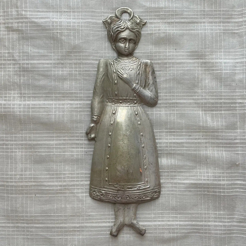 Ex-voto italiano vintage, figura feminina