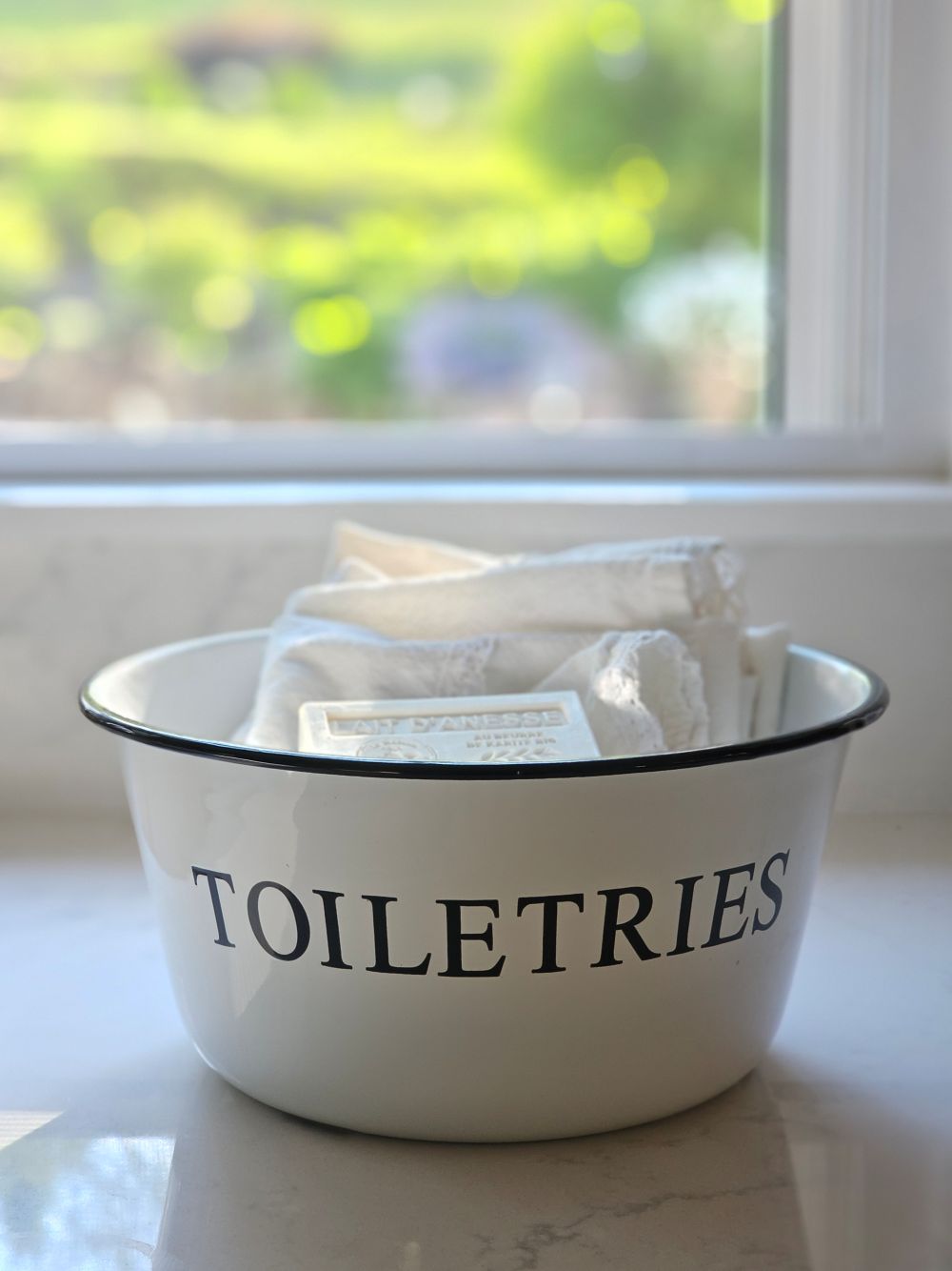 Weiße Emaille-Toilettenartikel-Schale