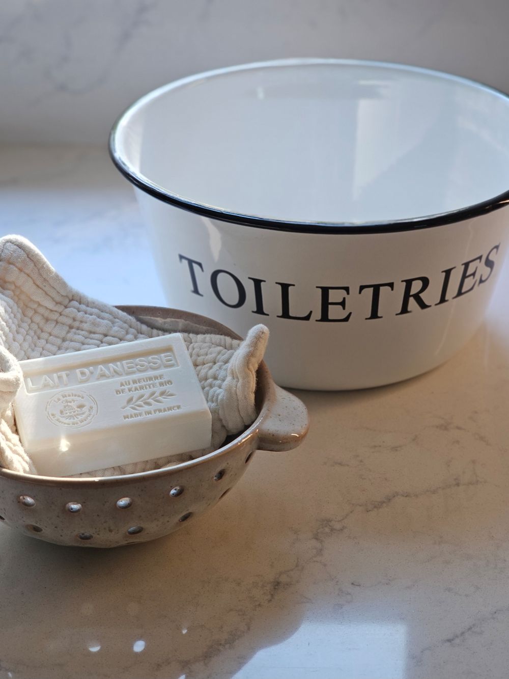 Weiße Emaille-Toilettenartikel-Schale