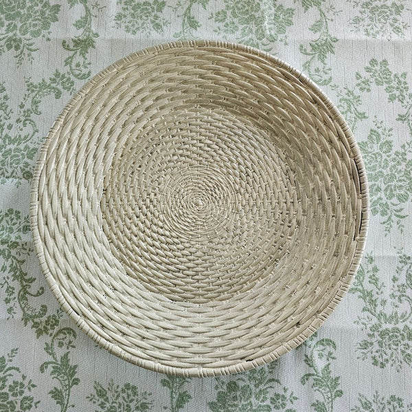 Plateau à assiettes blanc vieilli tressé en panier