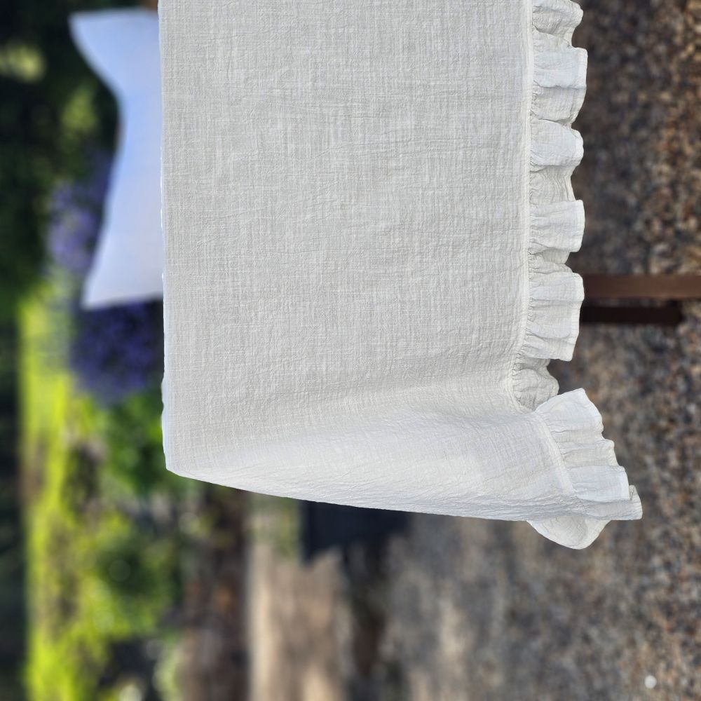 Weiße Prairie-Tischdecke mit Rüschen