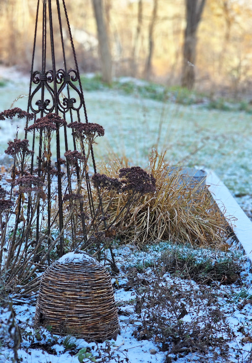 Weiden-Bienenstock aus Jute