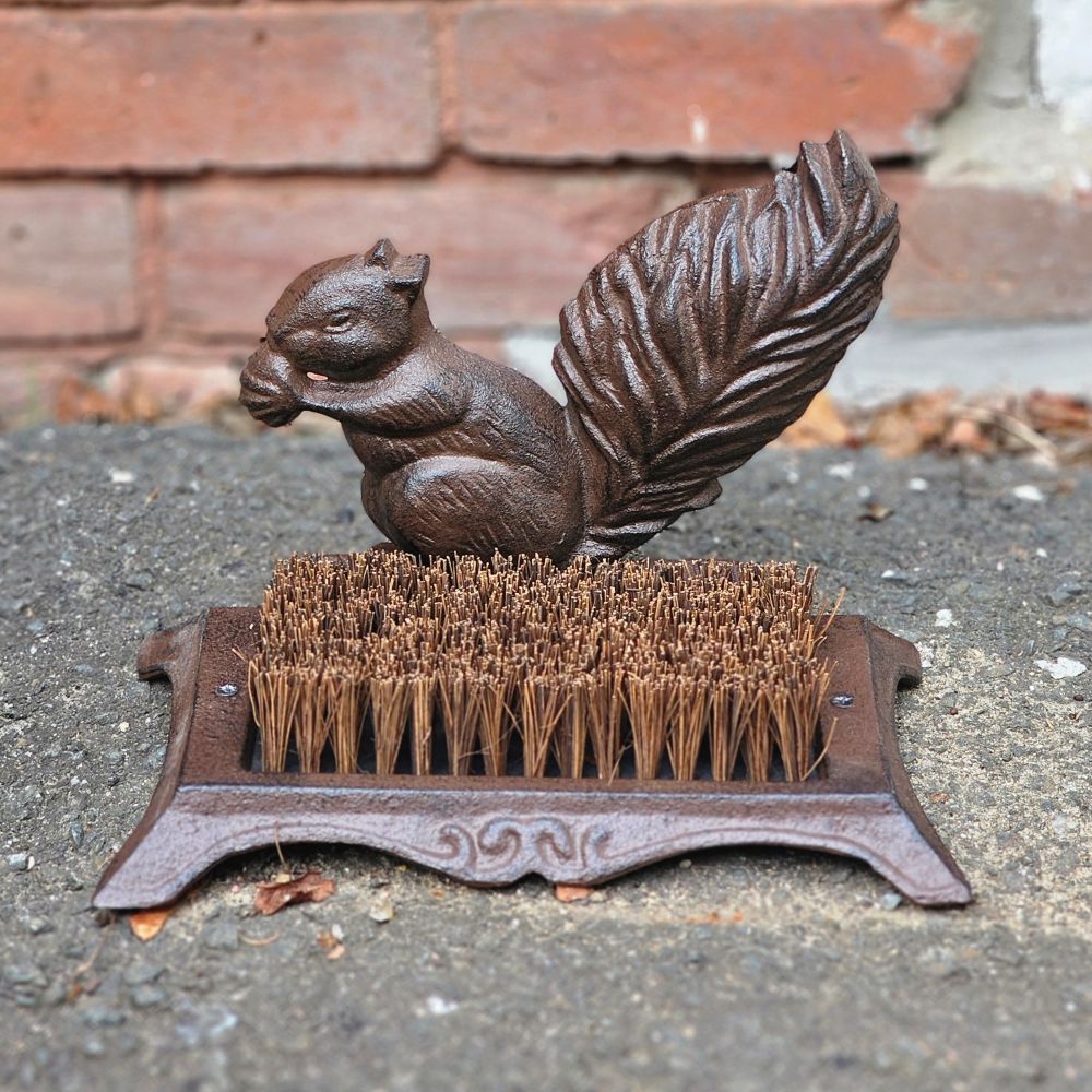 Brosse à bottes écureuil en fonte