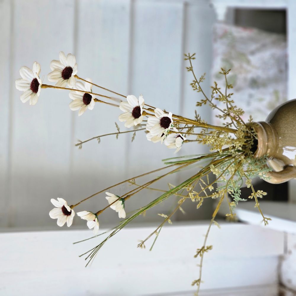 Verblasster Wiesenblumenstrauß